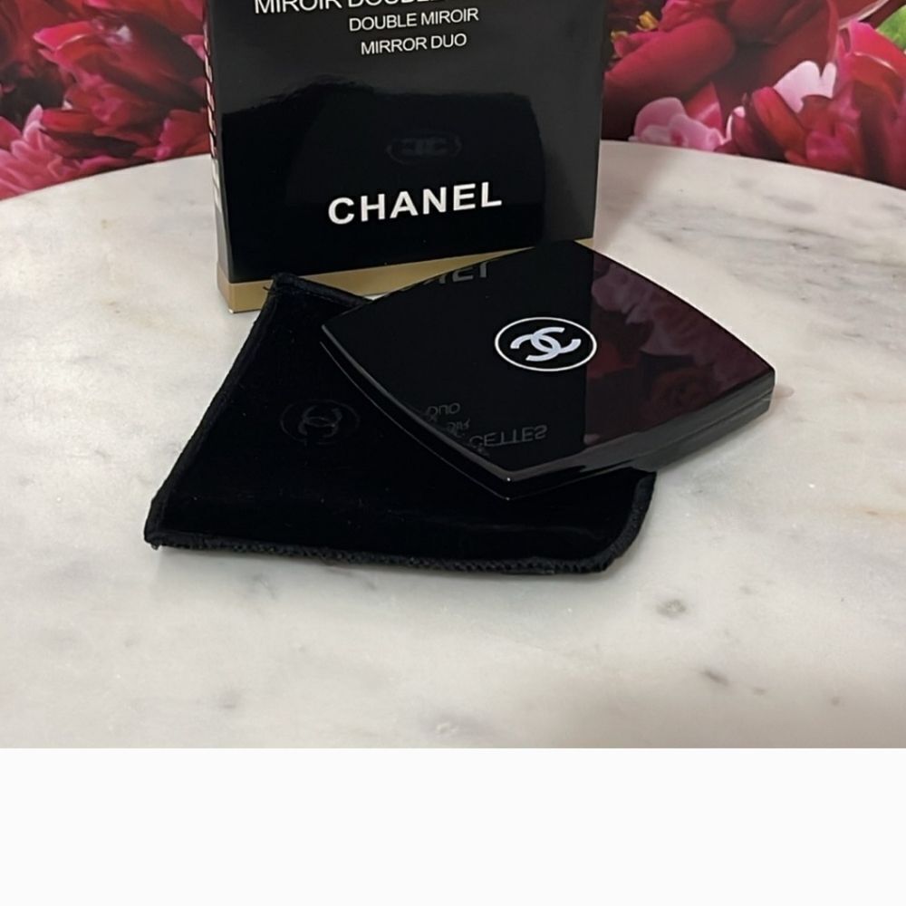 Chanel Compact Mirror - Picture 3 of 8